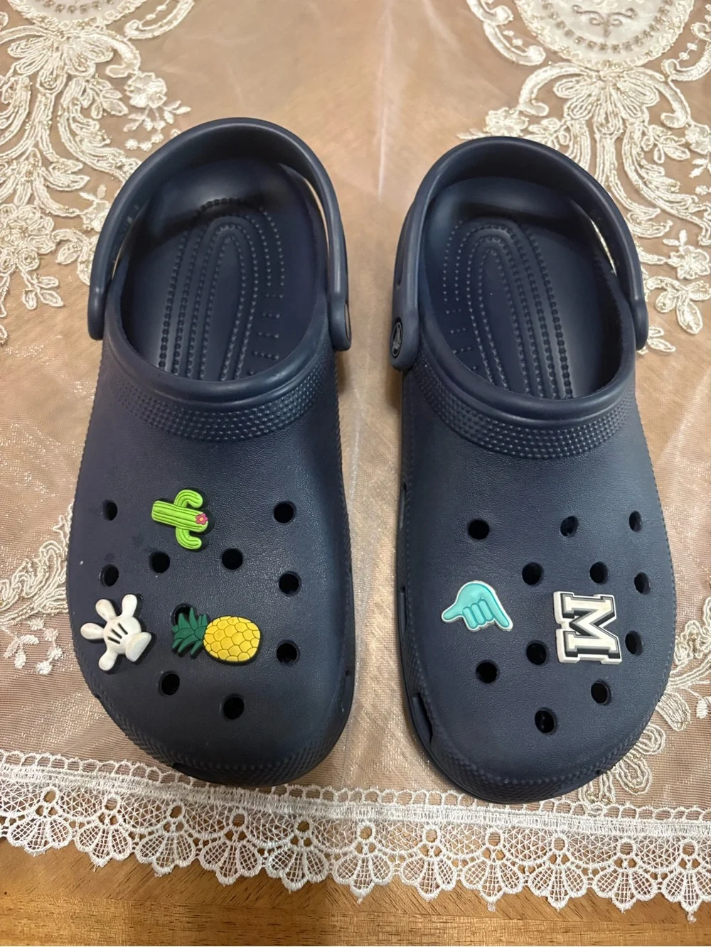 Men’s size 9 Navy Clog Shoes with Fun Charms excellent condition